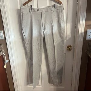 Roundtree & Yorke CoreComfort Travel Smart Pants Mens 38x30 Beige Pleated Khakis